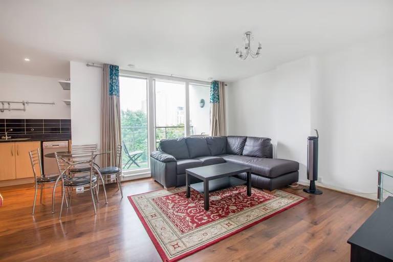0, Brentford, London, uk, Tw8 0gw