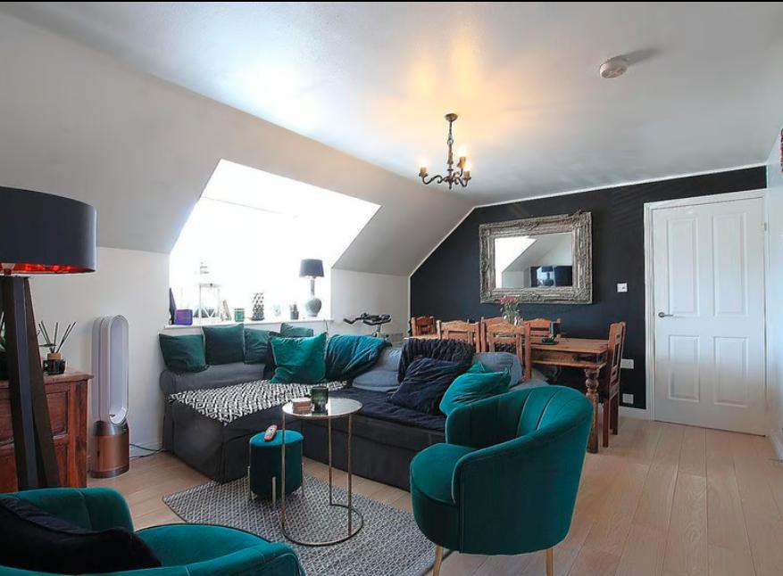 Avondale Gardens, Hounslow, Heathrow, London, TW4 5EU