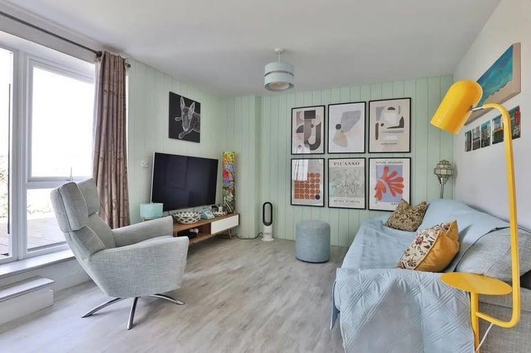 Owl Road, Bournemouth, Dorset, BH5 1FE