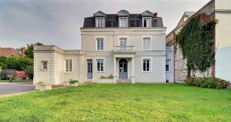 Rue Louis Blan, City of London, 76100, France