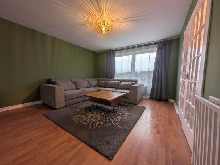North Hillhousefield, Leith, Edinburgh, EH6 4HU