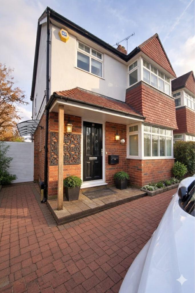 Cheery Tee Avenue, Guildford, Surrey, GU2 7XB